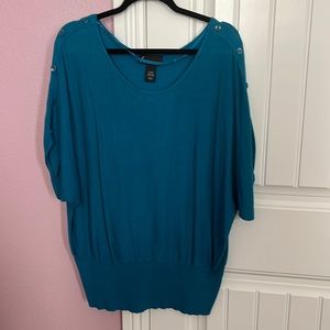 Plus size short sleeve sweater top. Size 18/20